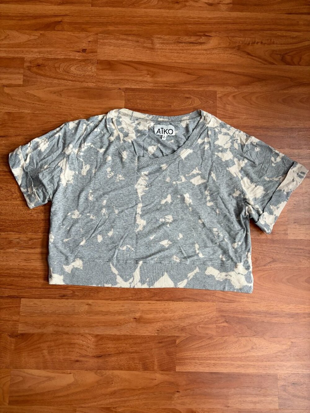 Aiko cropped short sleeve sweatshirt size M